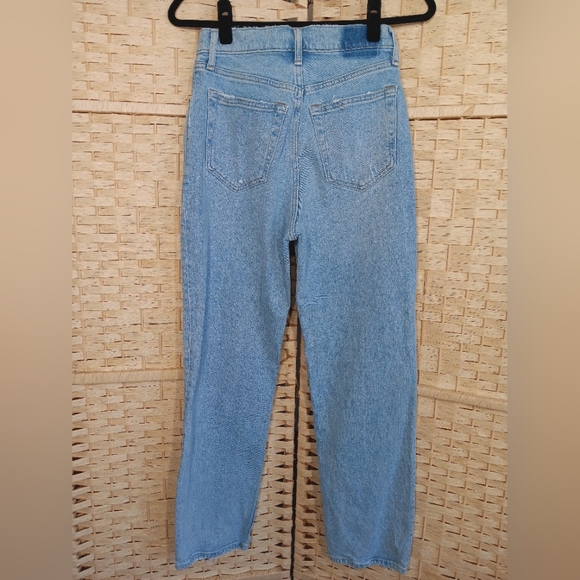 A&F The Dad High Rise Light Wash Crossover Waist Button Fly 26 2 Short - Picture 4 of 8